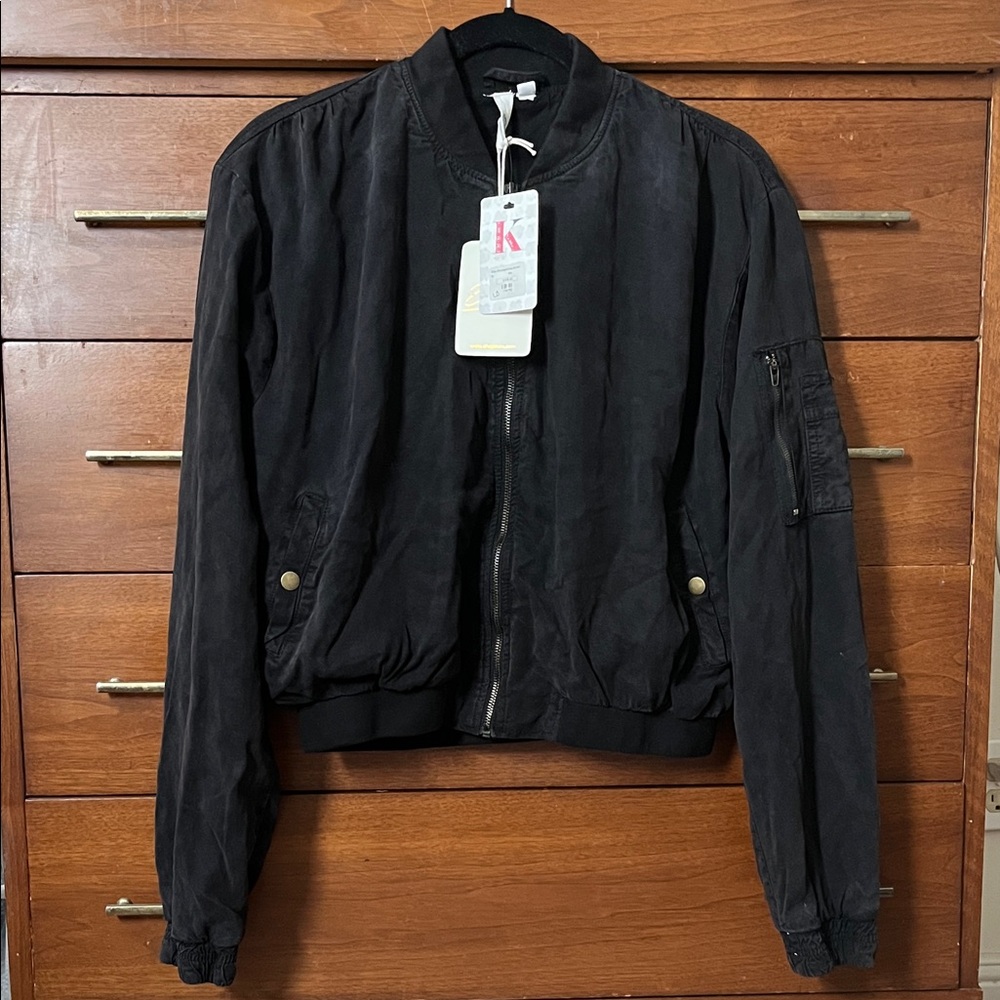 Elan Black Crop Bomber Jacket - New